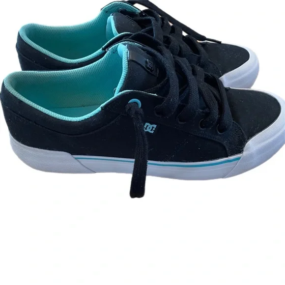 DC The skateboard sneaker, size women’s 11, mens 9. Excellent condition. - Picture 2 of 5